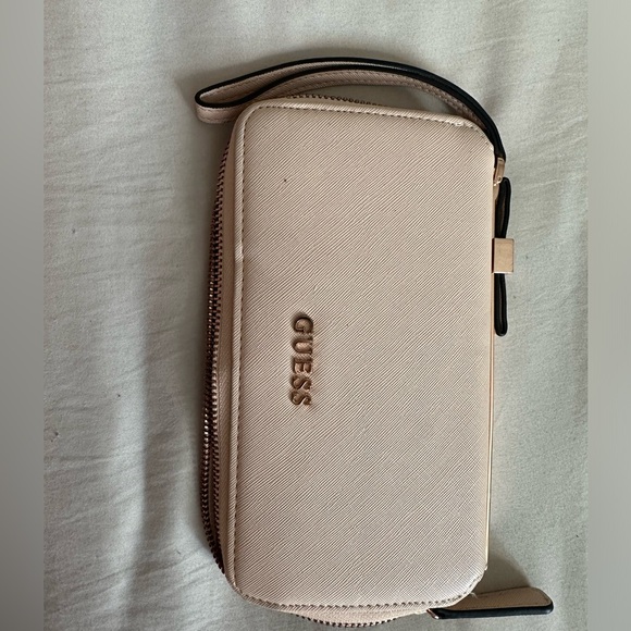 GUESS WALLET - Picture 1 of 9
